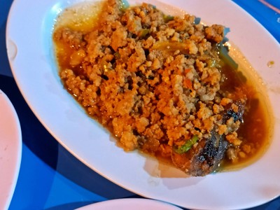 กะเพราไข่เยี่ยวม้า