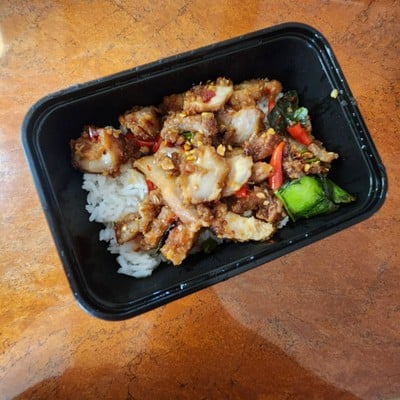 ข้าวหมูทอดผัดพริกเกลือ