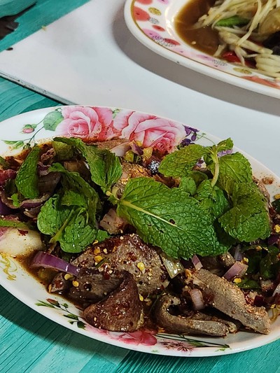 อาหาร หรือ เครื่องดื่ม