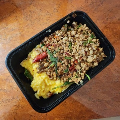 ข้าวกะเพราหมูสับไข่ข้น