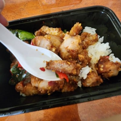 ข้าวหมูทอดผัดพริกเกลือ