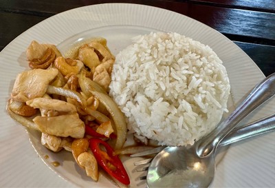 ไก่ผัดเม็ดมะม่วงหิมพานต์
