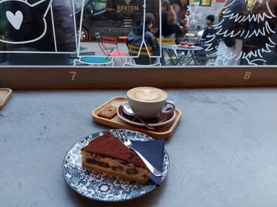 อาหาร หรือ เครื่องดื่ม