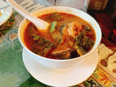 แกงส้มชะอมปลาช่อนทอด