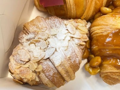 ครัวซองต์อัลมอนด์