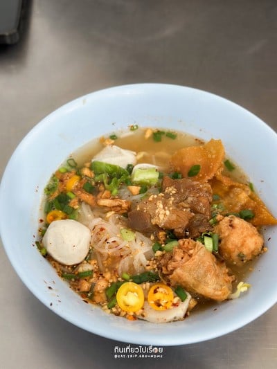 เส้นเล็กต้มยำ