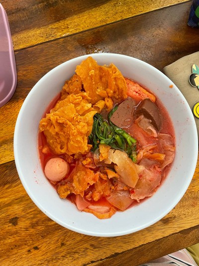วุ้นเส้นเย็นตาโฟ พิเศษหมึกกรอบ 60 บาท