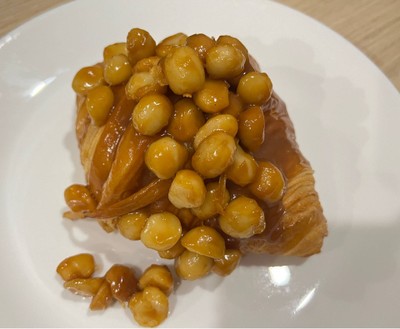 ครัวซองต์คาราเมลแมคคาเดเมีย