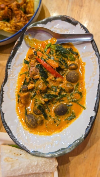 แกงคั่วเห็ดถอบ