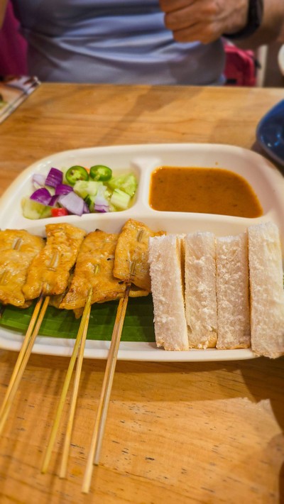 หมูสะเต๊ะโบราณ+ขนมปังปิ้ง