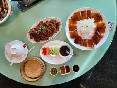 อาหาร หรือ เครื่องดื่ม