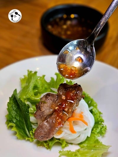 ขนมจีนหมูย่างคุโรบุตะ