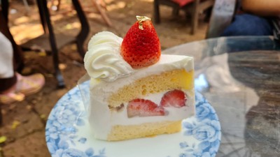 STRAWBERRY SHORT CAKE
