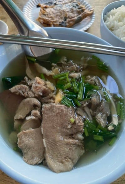 ต้มเลือดหมู ยอดตำลึง