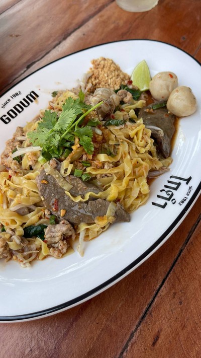 ยำเส้นคลุกหมู