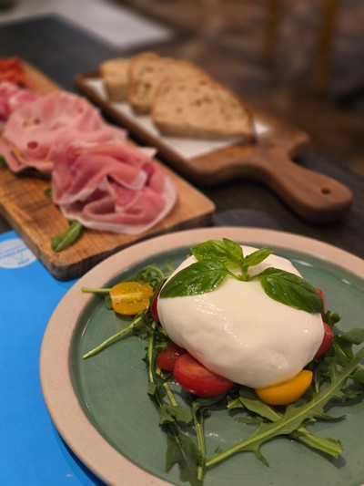 อาหาร หรือ เครื่องดื่ม