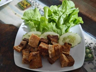 หมูกรอบ
