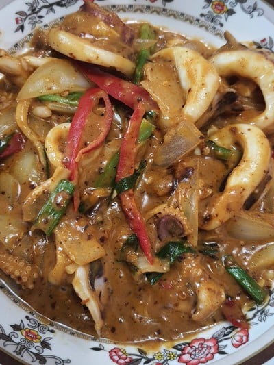 ปลาหมึกผัดไข่เค็ม ปลาหมึกผัดไข่เค็ม