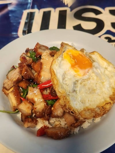 อาหาร หรือ เครื่องดื่ม