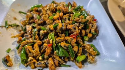 ข้าวต้มเจ๊สวย หรือ ข้าวต้ม 100 ปี พลับพลาไชย