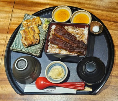 อาหาร หรือ เครื่องดื่ม