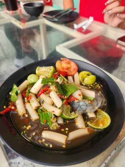 อาหาร หรือ เครื่องดื่ม