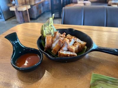 สามชั้นทอดน้ำปลา