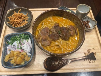 ข้าวซอยเส้นสดเนื้อน่องลาย (s)