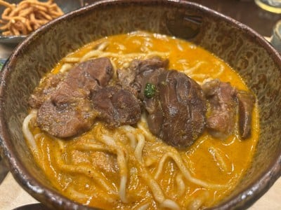 ข้าวซอยเส้นสดเนื้อน่องลาย (s)