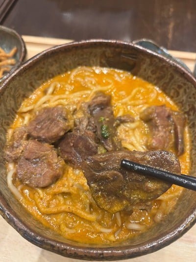 ข้าวซอยเส้นสดเนื้อน่องลาย (s)