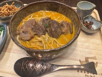 ข้าวซอยเส้นสดเนื้อน่องลาย (s)