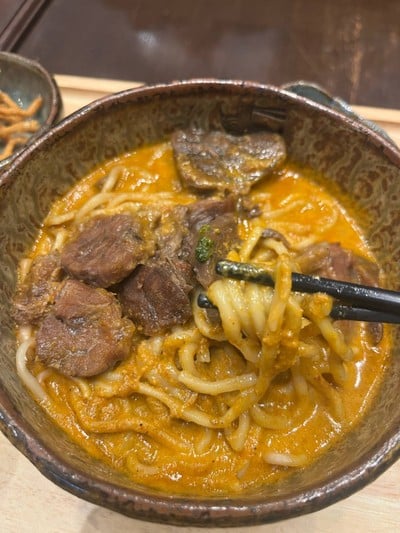 ข้าวซอยเส้นสดเนื้อน่องลาย (s)