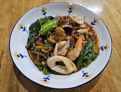 ผัดทะเลแตก