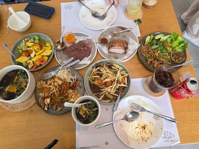 อาหาร หรือ เครื่องดื่ม