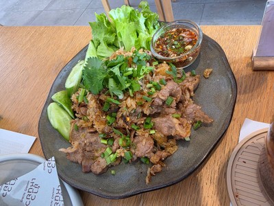 ข้าวเหนียวผัดแจ่วหมูคุโรบูตะ