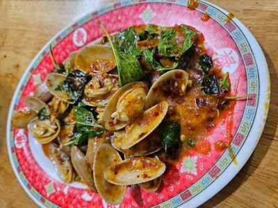ผัดหอยลายน้ำพริกเผา