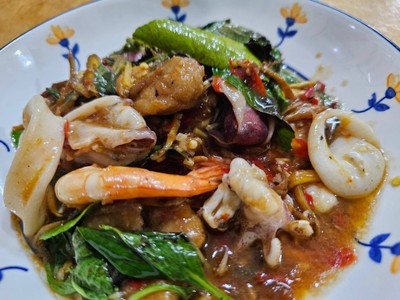 ผัดทะเลแตก