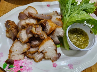 หมูกรอบ