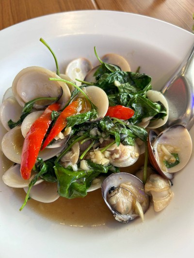 หอยตลับผัดใบโหระพา