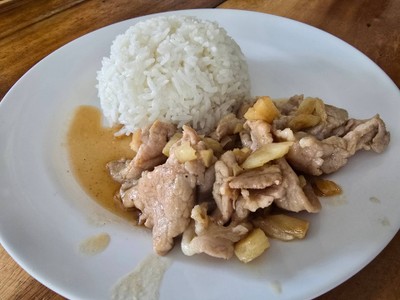 ข้าวหมูทอดกระเทียม