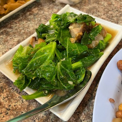 ผัดแขนงหมูกรอบ