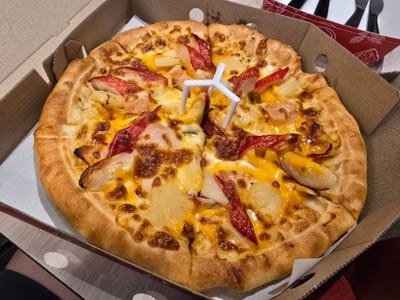 พิซซ่าหน้าเดอลุคส์