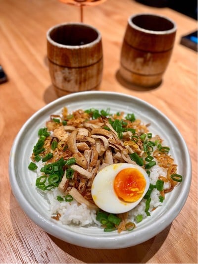 🍛 Seared Soya Chicken Rice Bowl. (Price 72 HKD.)