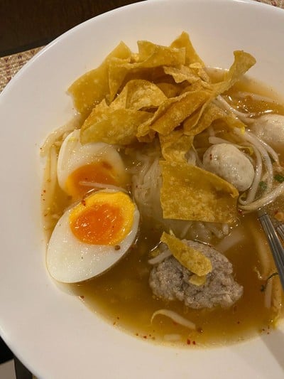 เดี๋ยวไข่ต้มยำหมูเด้ง