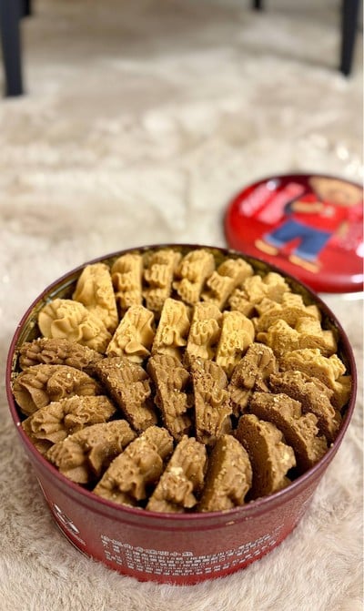 🍪 2 Mix Butter Cookies 640g. (Price 150 HKD.)