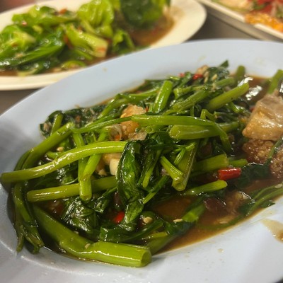 ผัดผักบุ้งไฟแดง