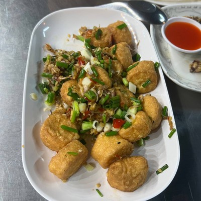 เต้าหู้ไข่ทอดผัดพริกเกลือ