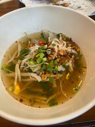 ก๋วยเตี๋ยวไก่ฉีก ต้มจืด