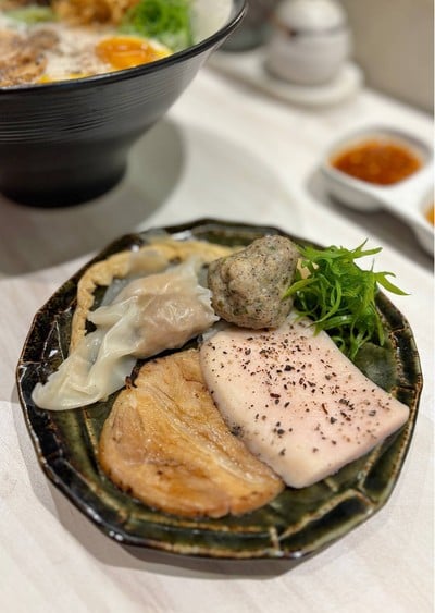 🍱 Mixed Toppings. (Price 98++ Baht.)