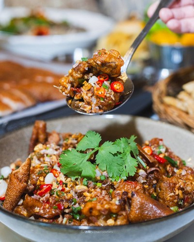 อาหาร หรือ เครื่องดื่ม